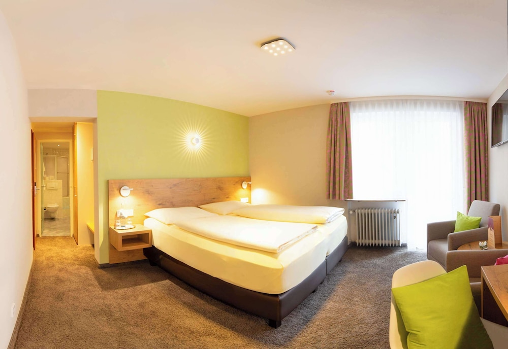 Classic Room, 1 Double Bed, Balcony - Photo 3