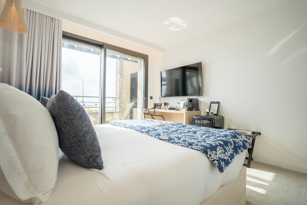 Comfort Room, 1 Queen Bed, Sea View - Photo 6