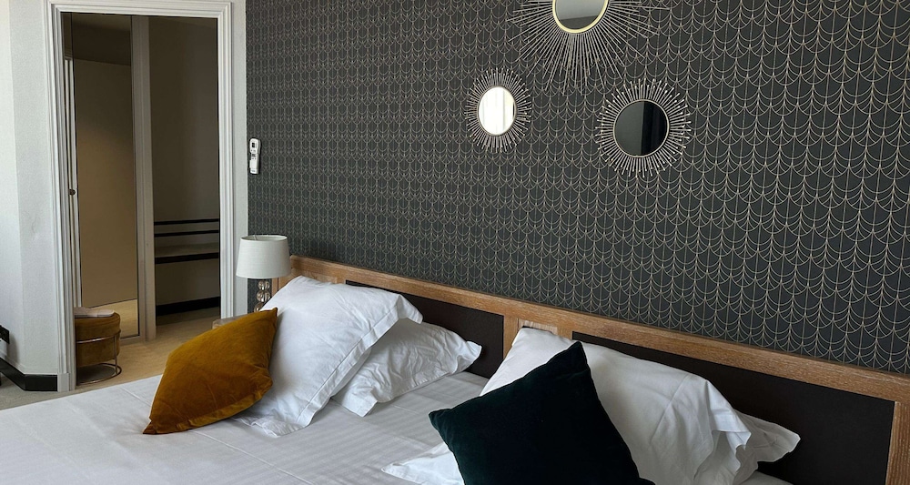 Comfort Room, 1 King Bed, Non Smoking - Photo 12