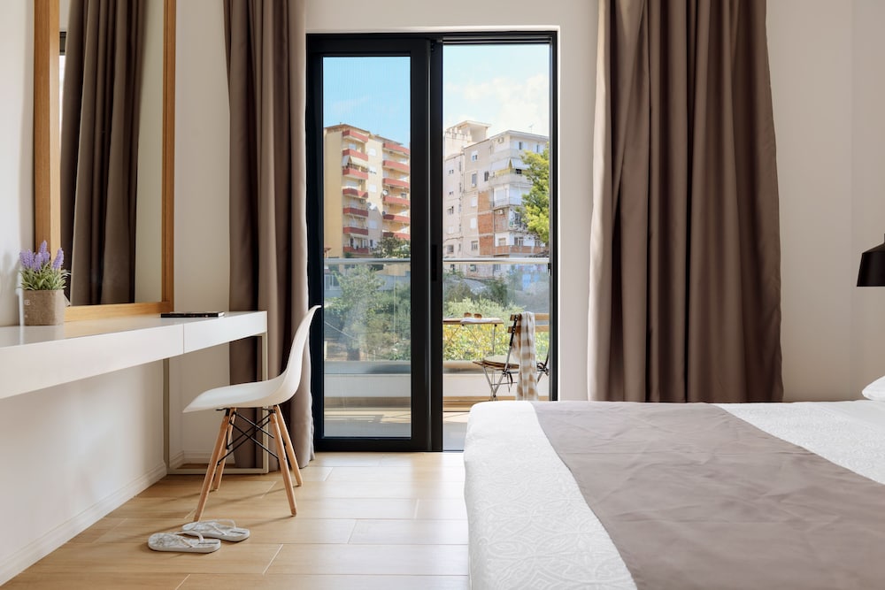 Deluxe Double Room, Partial Sea View