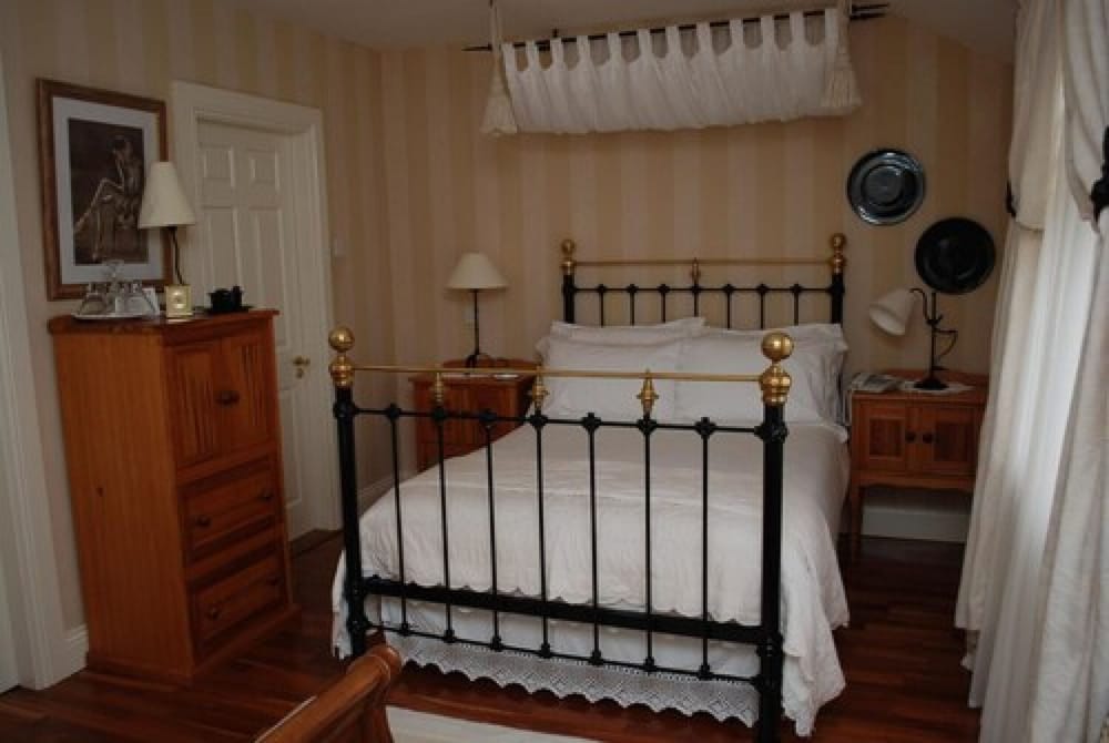 Apartment with King Size Bed 2 Rollaway Beds