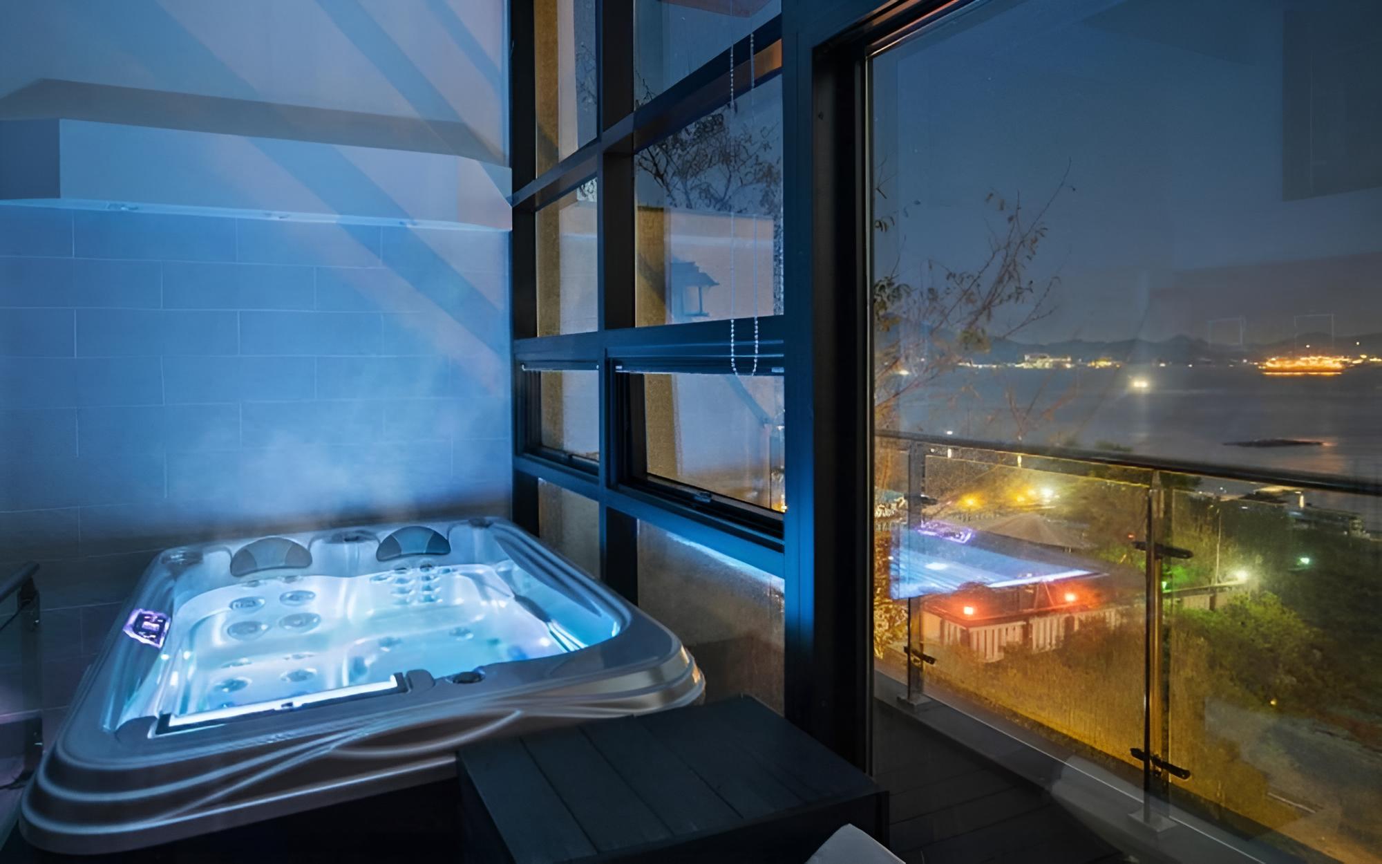 Room (Funny C (Duplex Jet Spa)) photo 2