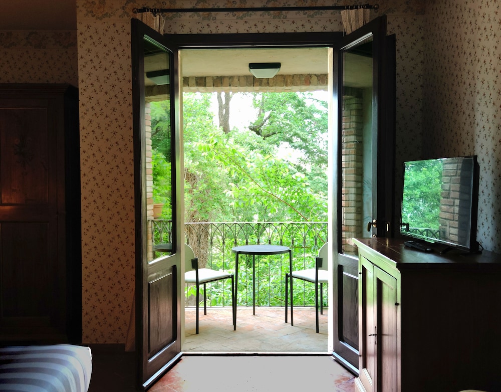 Classic Double Room, Balcony - Photo 4
