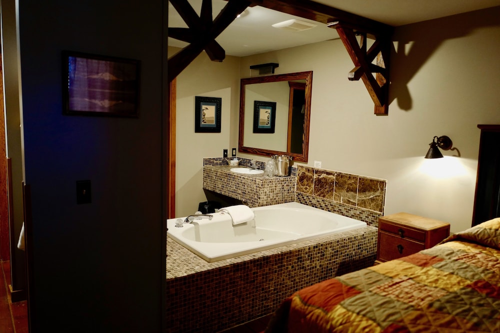 Standard Townhome, 1 King Bed, Non Smoking, Jetted Tub photo 2
