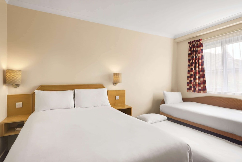 Room, Multiple Beds, Non Smoking photo 1