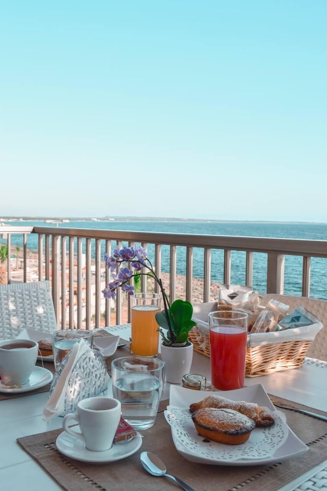 Deluxe Room, Balcony, Sea View photo 3