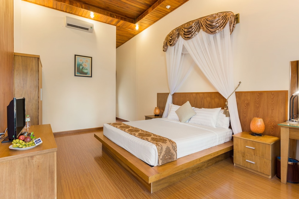 Deluxe Bungalow, Beachfront photo 2