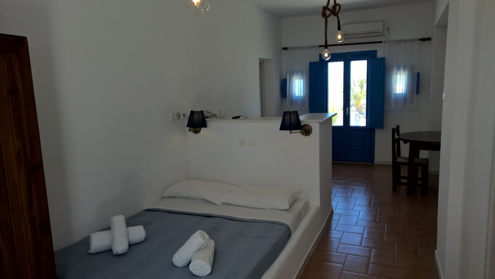 Suite, Pool View