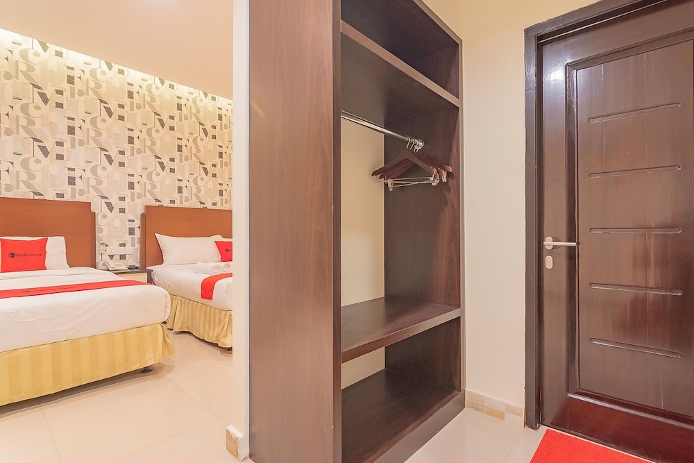 Suite (Reddoorz) - Photo 6