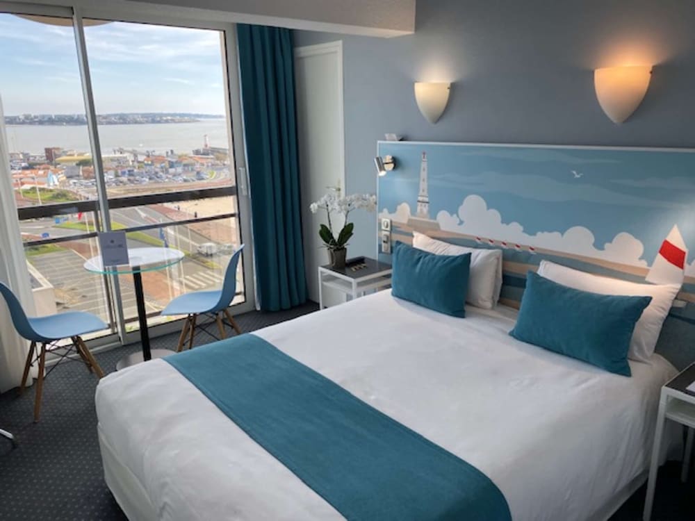 Comfort Room, 1 Queen Bed, Non Smoking, Sea View - Photo 12