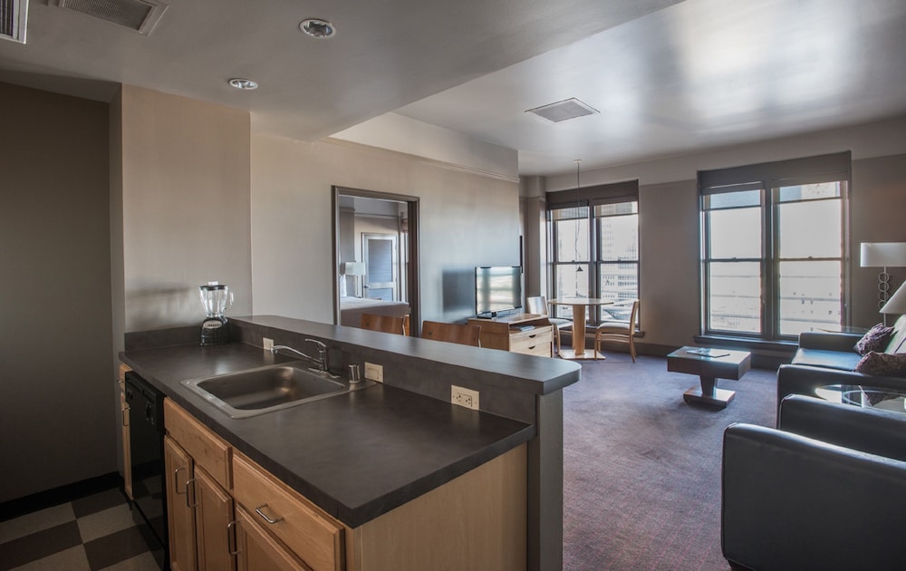 Signature King Suite photo 3