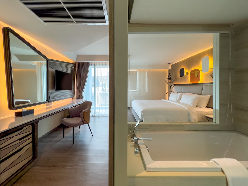 Premier King Bed Room - Photo 6