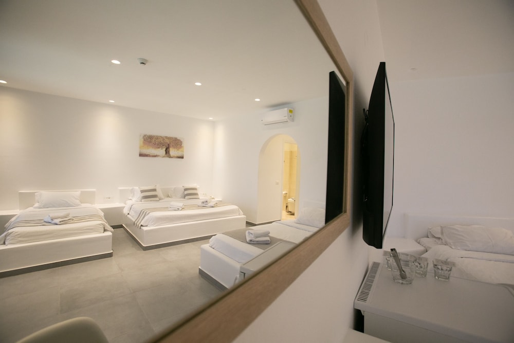 Deluxe Quadruple Room, 1 Bedroom, Sea View, Sea Facing - Photo 6