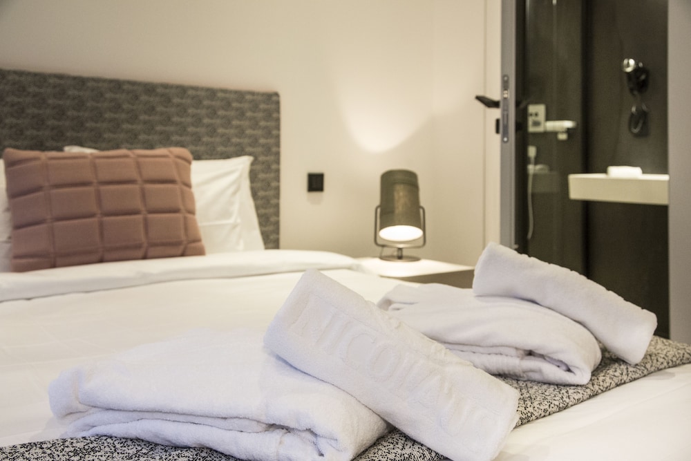 Single Room, 1 Queen Bed