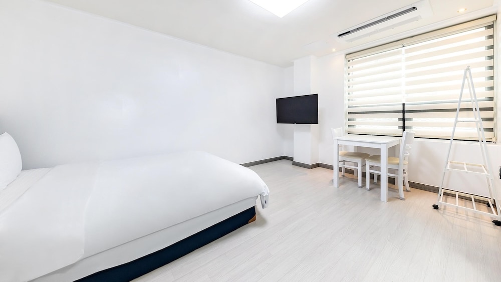 Basic Room, 1 Bedroom (204) - Photo 7