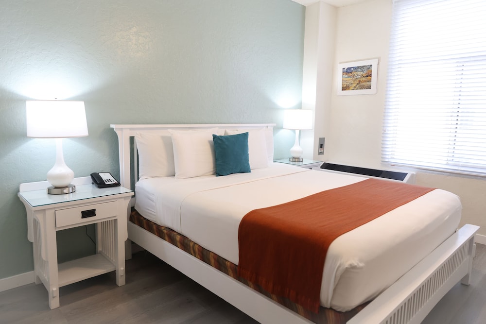 Standard Room, 1 Queen Bed - Photo 1