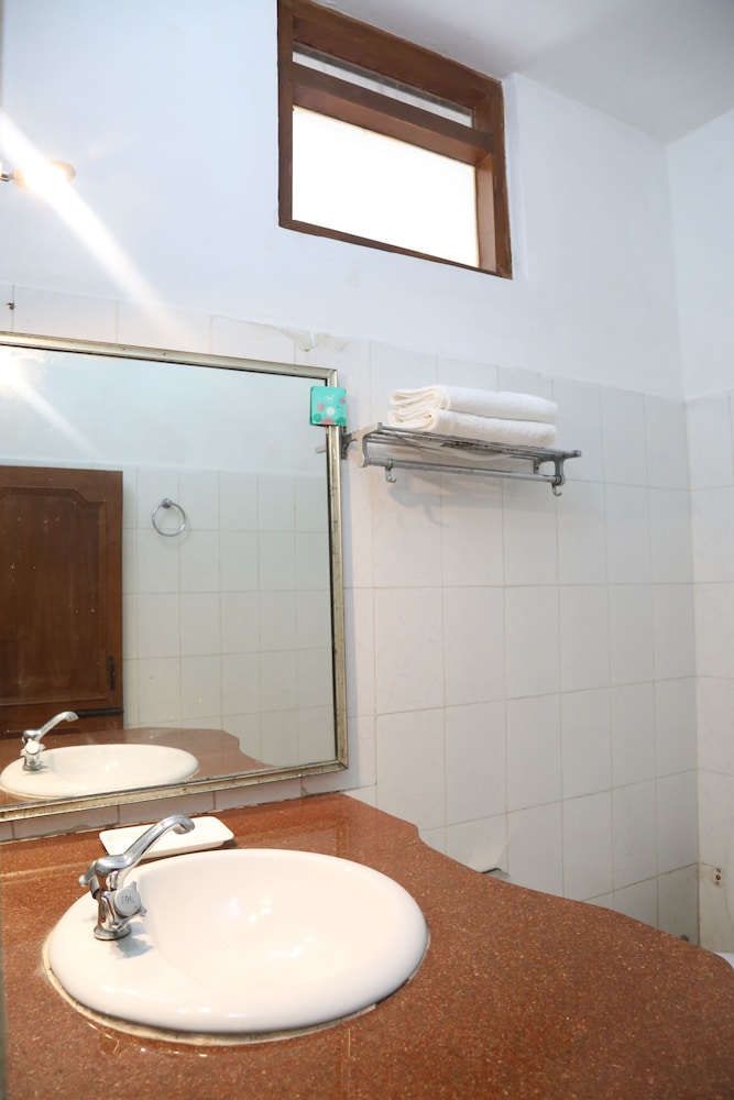 Deluxe Shared Dormitory, 3 Twin Beds photo 2