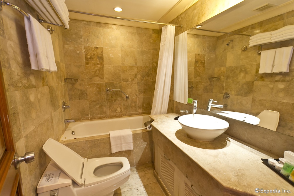Deluxe Suite (3-bedroom) - Photo 11