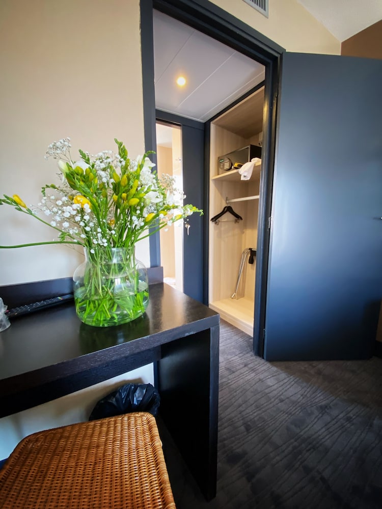 Classic Double or Twin Room, Balcony - Photo 3