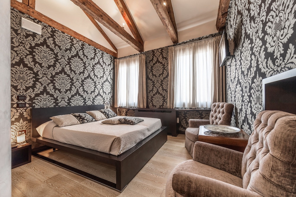 Superior Double or Twin Room, City View photo 1