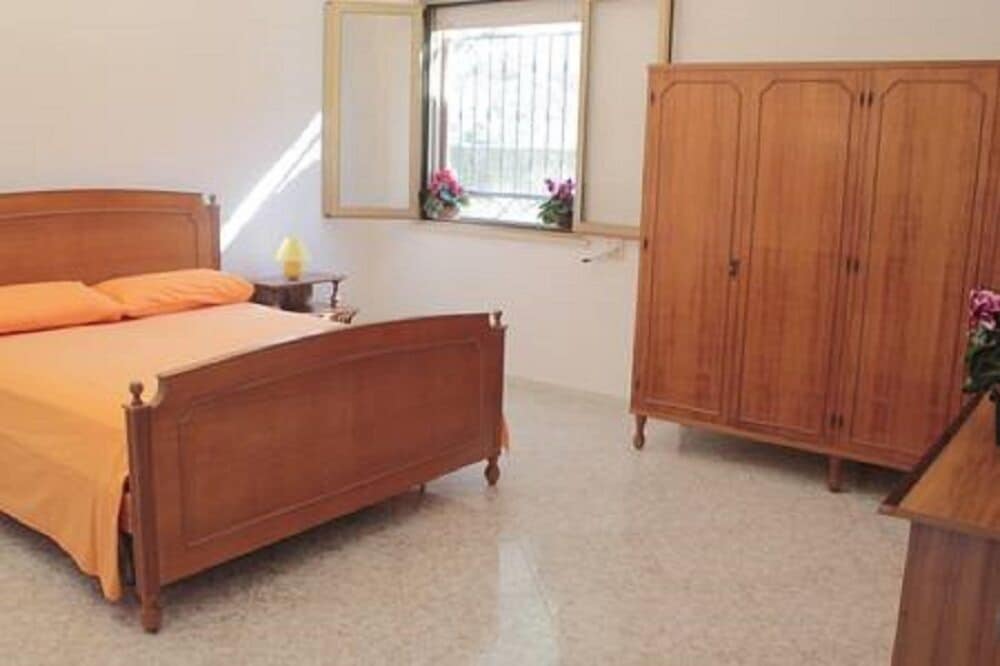 House, 3 Bedrooms, Accessible photo 3