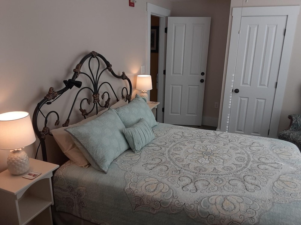 Double Room, 1 Queen Bed photo 2