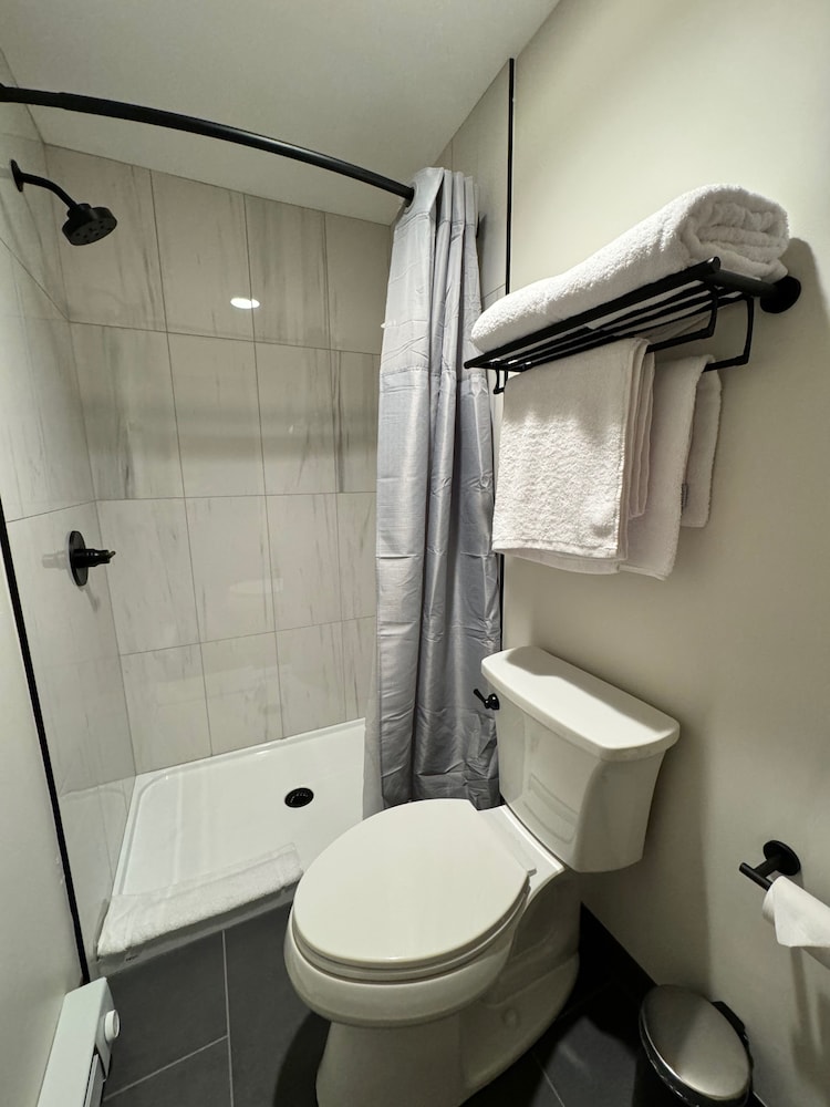 Classic Double Room, 2 Queen Beds, Courtyard View, photo 6