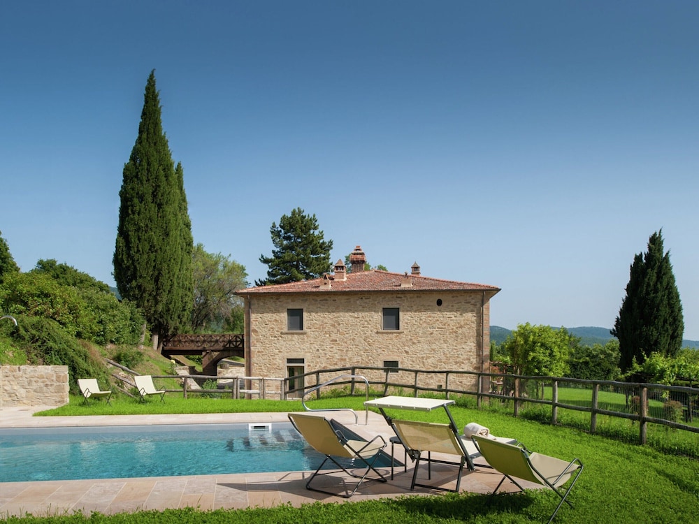 Villa photo 1