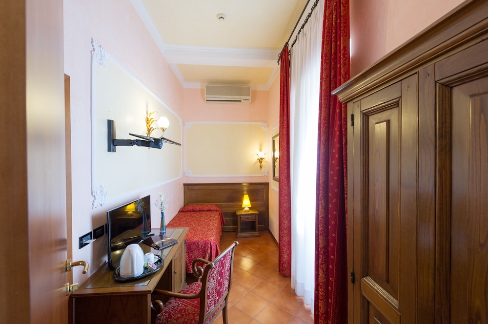 Single Room photo 2