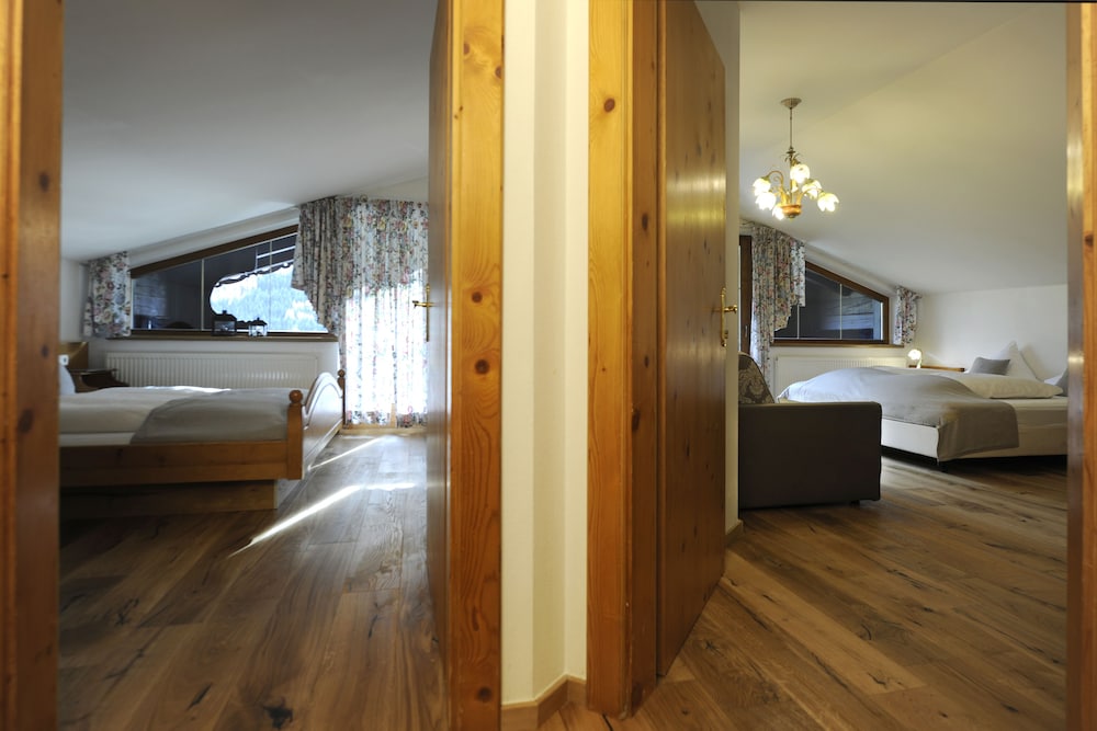 Family Apartment, 1 Bedroom, Balcony, Mountain View (Sonnenstein) photo 2