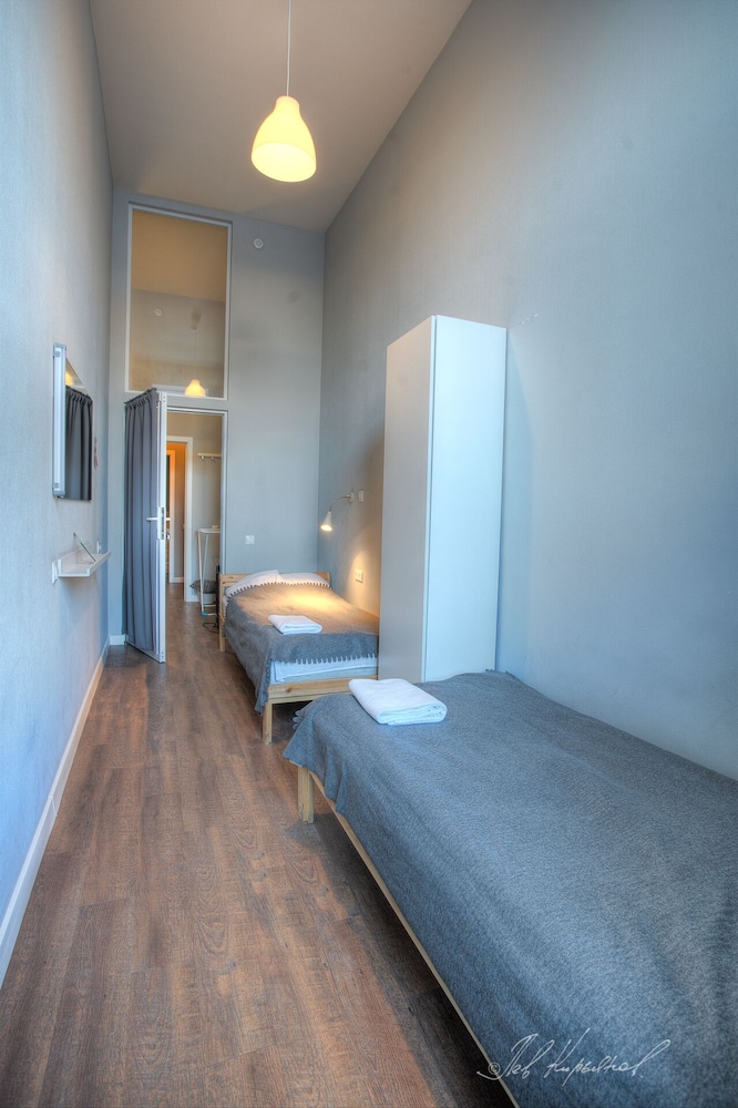 Standard Double or Twin Room, 2 Twin Beds, Shared Bathroom photo 2