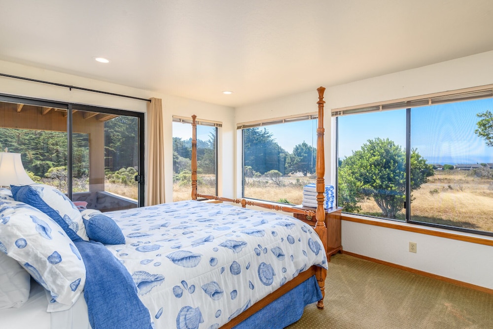 House, Multiple Beds, Hot Tub, Partial Ocean View photo 2
