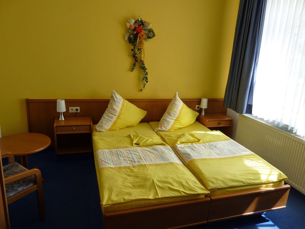 Twin Room - Photo 1
