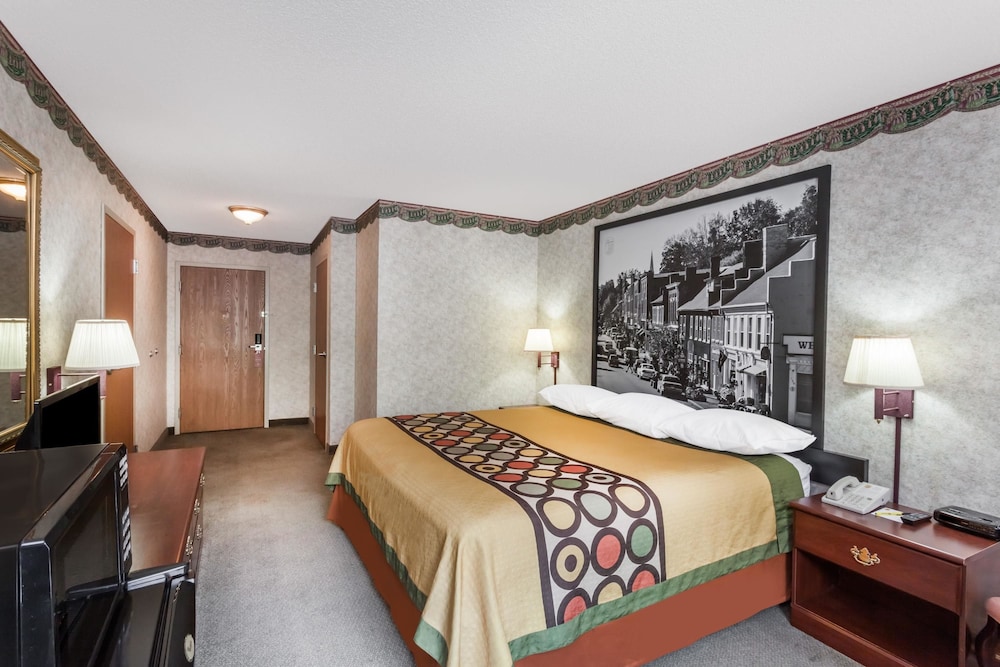 Standard Room, 1 King Bed, Non Smoking - Photo 3
