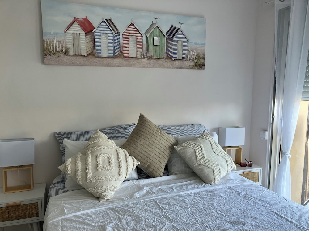 Studio, Multiple Bedrooms, Balcony, City View photo 2