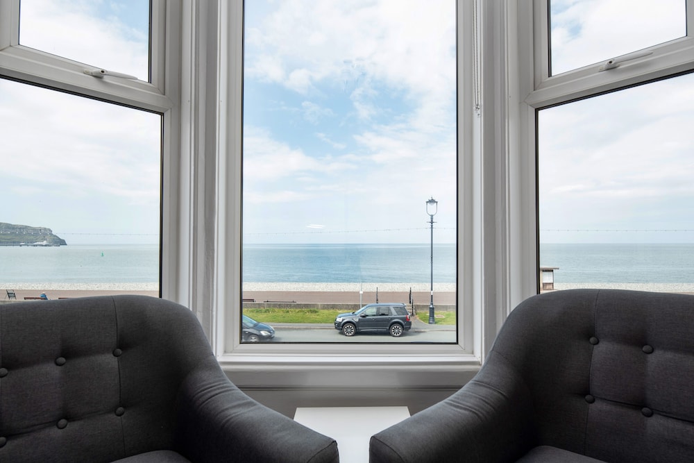 Deluxe King Room, Sea View photo 2