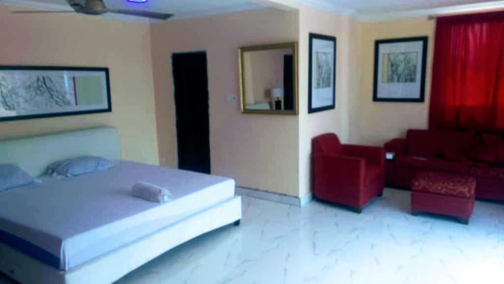 Deluxe Suite photo 3