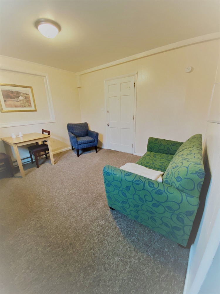 Suite, 1 King Bed, Non Smoking, Refrigerator & Microwave photo 1