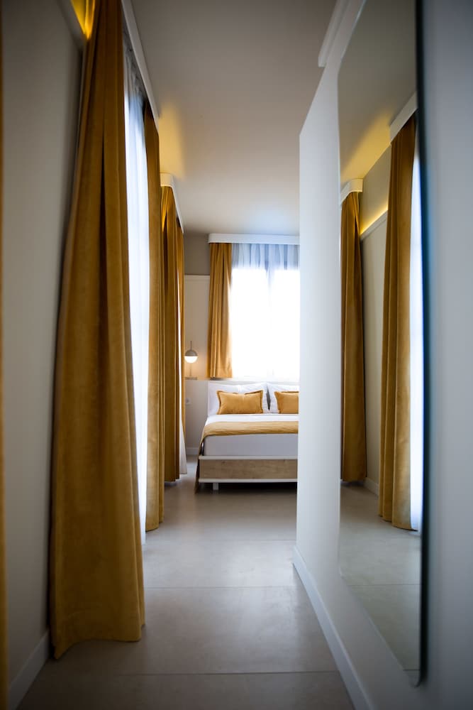 Standard Double Room - Photo 15