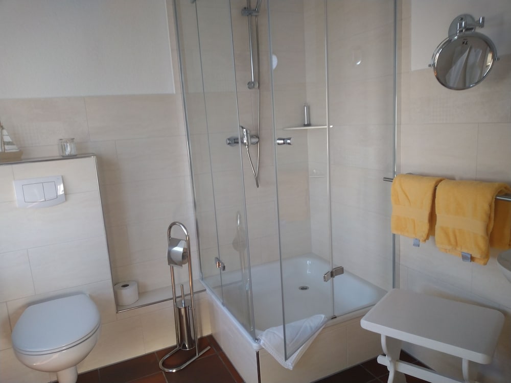 Comfort Twin Room, 1 Bedroom, Non Smoking, Courtyard View photo 2