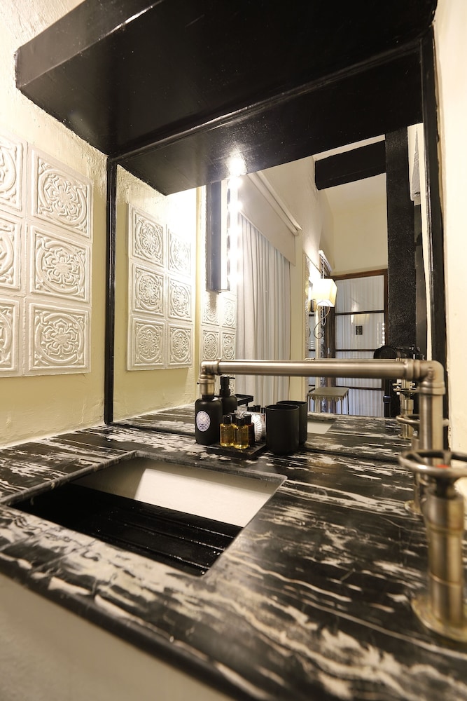 Luxury Room - Photo 21