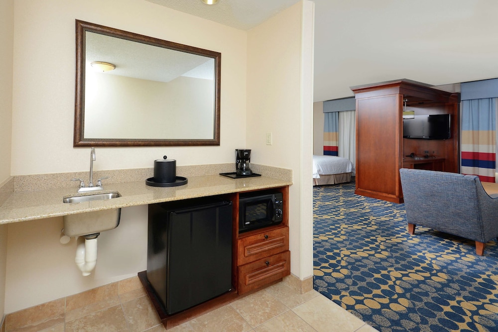 Studio, 2 Queen Beds, Accessible (Mobility & Hearing, Roll-in Shower) - Photo 4