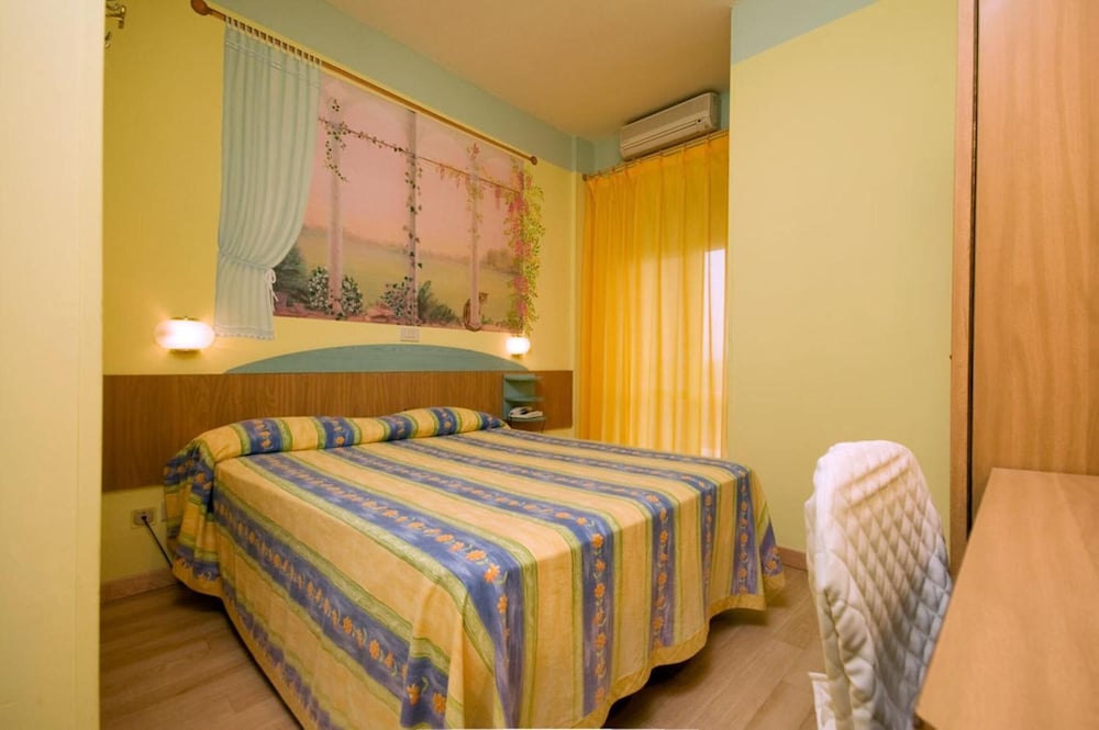 Single Room photo 3