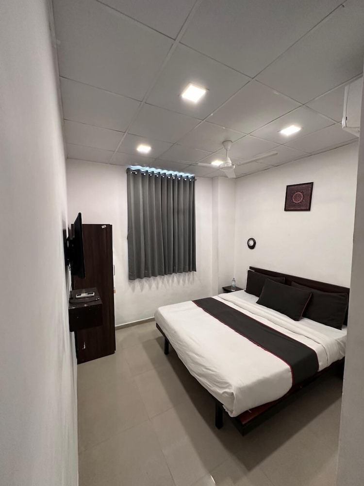Deluxe Room - Photo 3