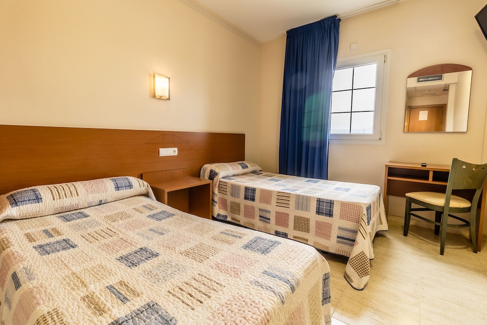 Twin Double Room (2 beds)