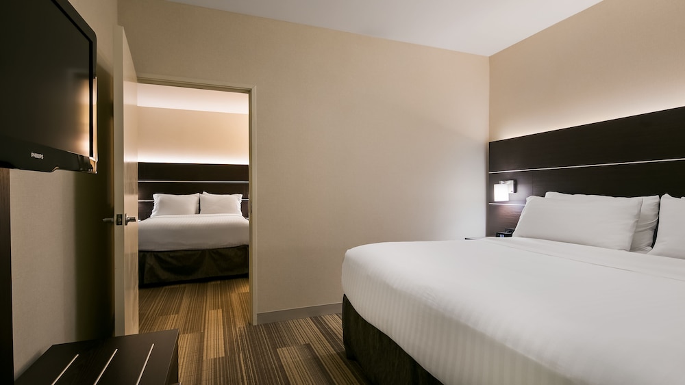 Suite, Multiple Beds, Mobility Accessible (Accessible Tub)