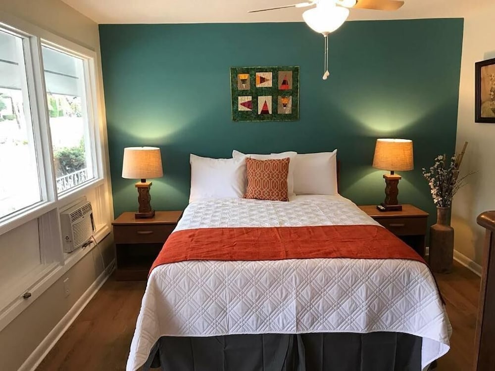 Room, 1 Queen Bed, Mountain View photo 1