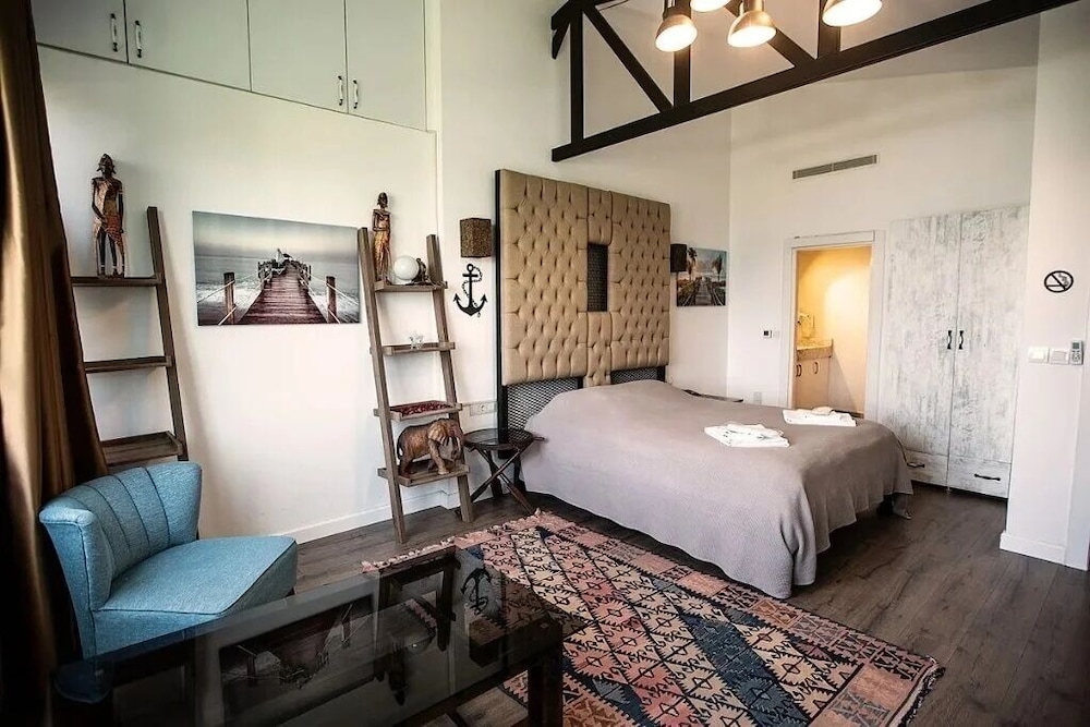 Comfort Room, Lake View photo 1