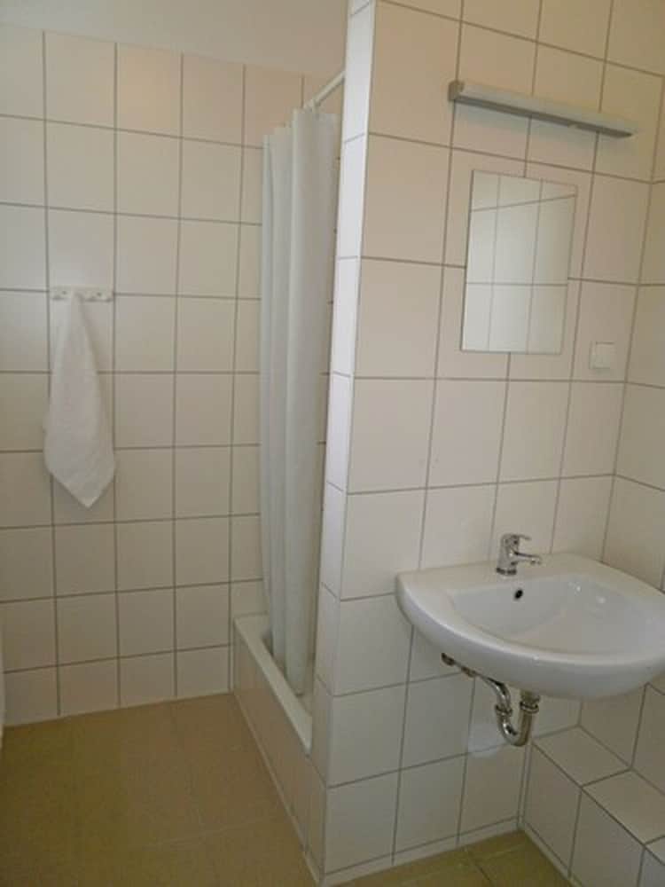 Comfort Double Room with One Double Bed, 2 Adults Occupancy and Shared Bathroom (Non Smoking) photo 3