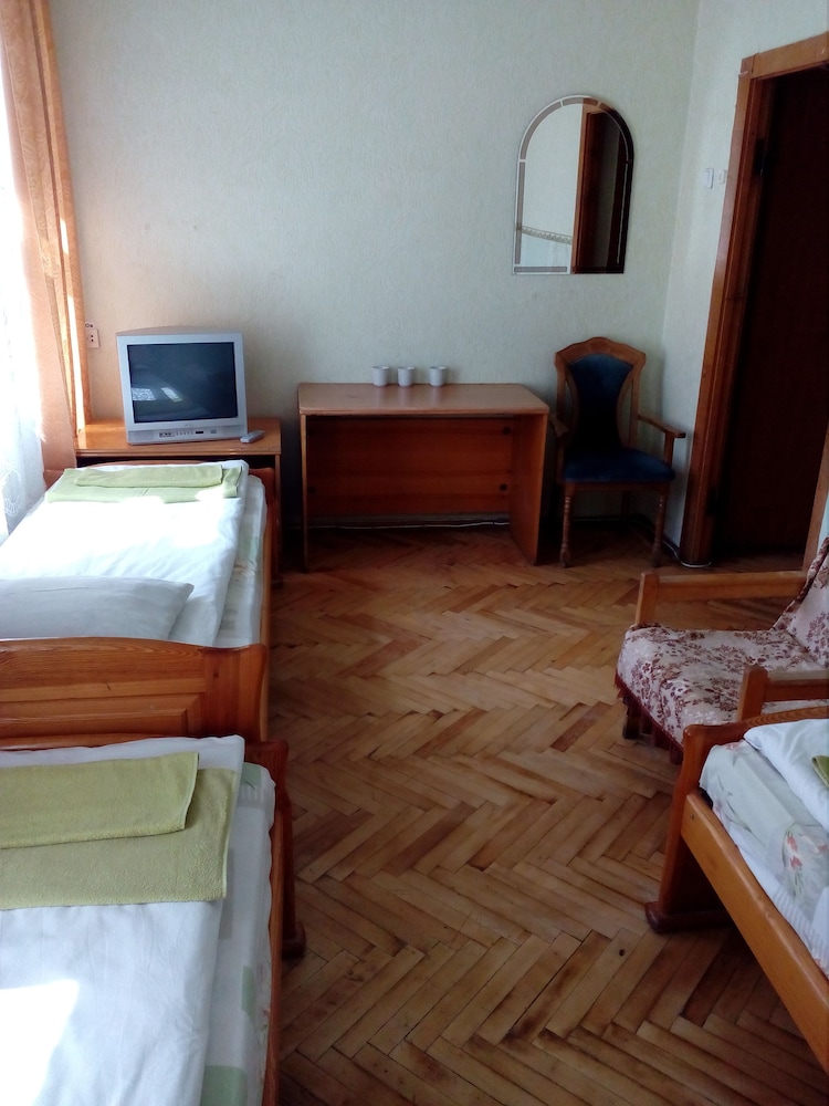Economy Triple Room photo 1